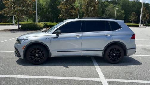 2022 Volkswagen Tiguan SE R-Line Black