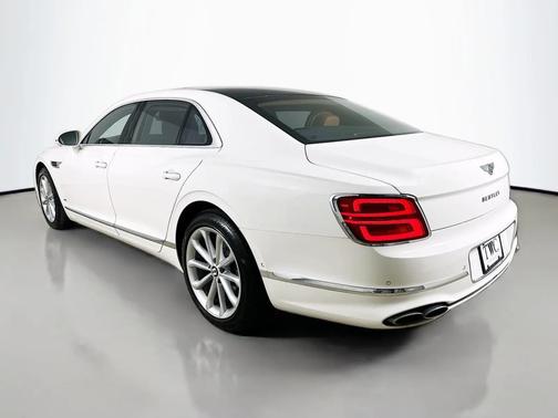 Glacier White 2022 Bentley Flying Spur V8