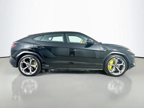 Nero Helene Metallic 2024 Lamborghini Urus S