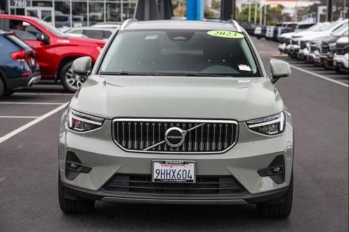 2023 Volvo XC40 B5 Plus Bright Theme