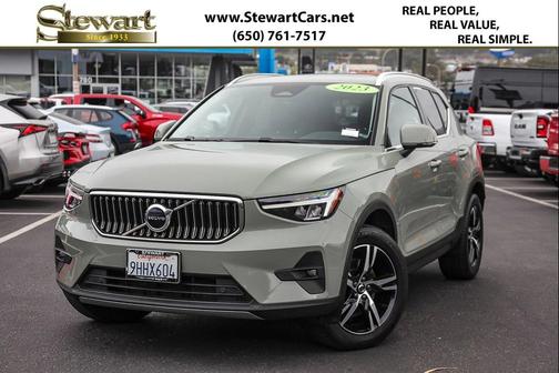 2023 Volvo XC40 B5 Plus Bright Theme