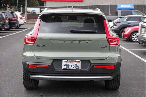 2023 Volvo XC40 B5 Plus Bright Theme