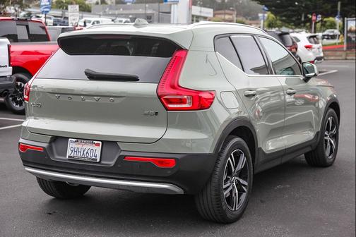 2023 Volvo XC40 B5 Plus Bright Theme