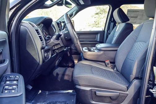 2026 RAM 2500 Tradesman Crew Cab 4x4 6'4' Box