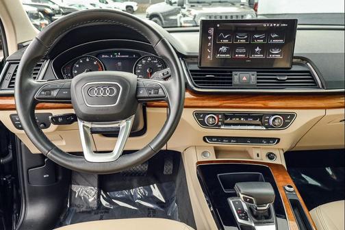 Mythos Black Metallic 2023 Audi Q5 45 S line Premium