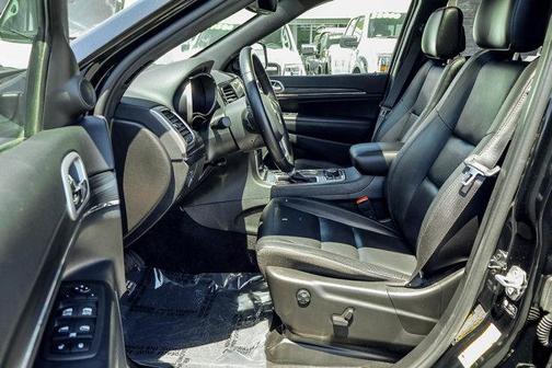 Diamond Black Crystal Pearlcoat 2022 Jeep Grand Cherokee Limited