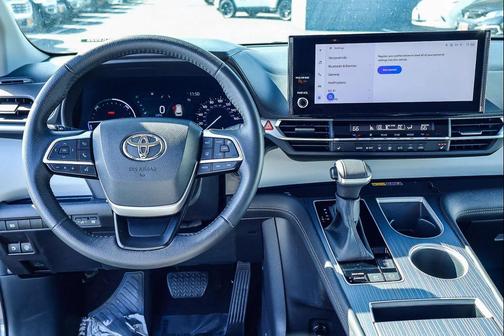 2025 Toyota Sienna XLE