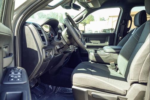 Ceramic Gray Clearcoat 2026 RAM 2500 Tradesman Crew Cab 4x4 6'4' Box