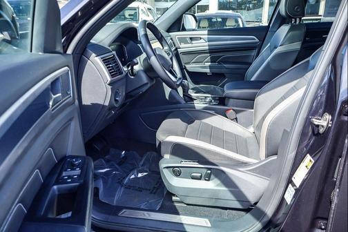 Deep Black 2020 Volkswagen Atlas Cross Sport 3.6L V6 SEL 4MOTION
