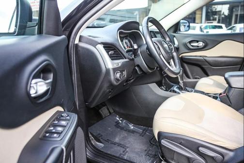 2016 Jeep Cherokee Sport