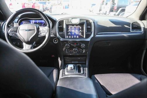 2020 Chrysler 300 Touring