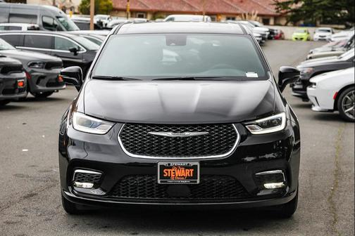 2025 Chrysler Pacifica L