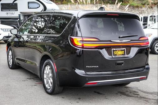 2025 Chrysler Pacifica L