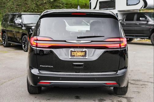 2025 Chrysler Pacifica L