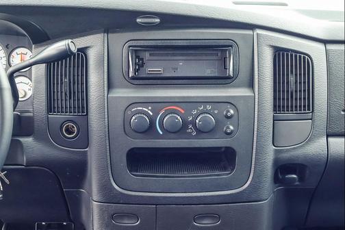 Bright White Clearcoat 2004 Dodge Ram 1500 SLT Quad Cab