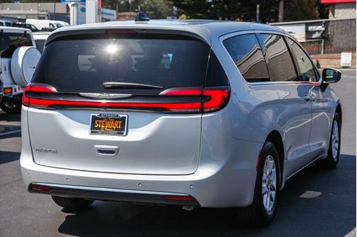 2023 Chrysler Pacifica Touring L