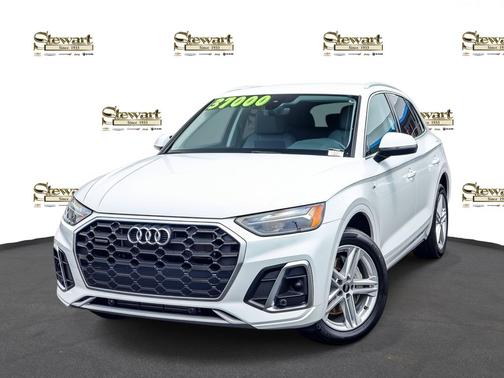 Ibis White 2023 Audi Q5 e 55 S line Premium Plus