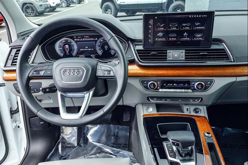 Ibis White 2023 Audi Q5 e 55 S line Premium Plus