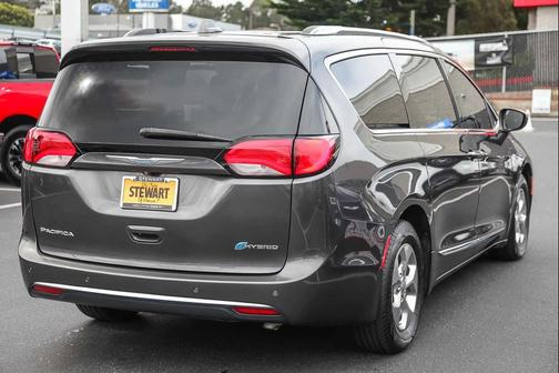 2019 Chrysler Pacifica Hybrid Touring L