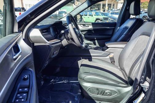 2026 Jeep Grand Cherokee Altitude