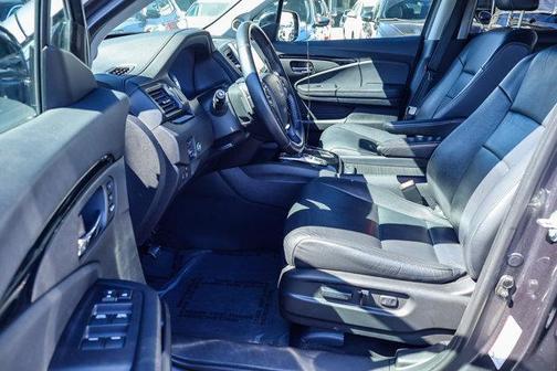 Modern Steel Metallic 2018 Honda Pilot Touring