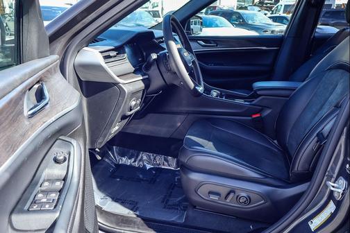 Baltic Gray Metallic Clearcoat 2026 Jeep Grand Cherokee Altitude