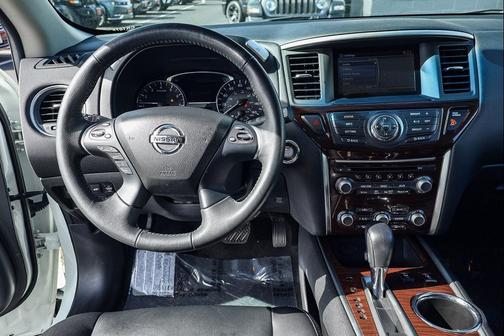 2015 Nissan Pathfinder SL