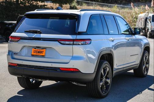 2025 Jeep Grand Cherokee Altitude