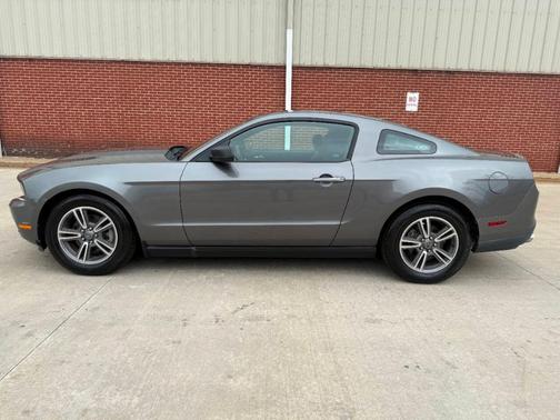 Gray 2011 Ford Mustang PRIMIUM