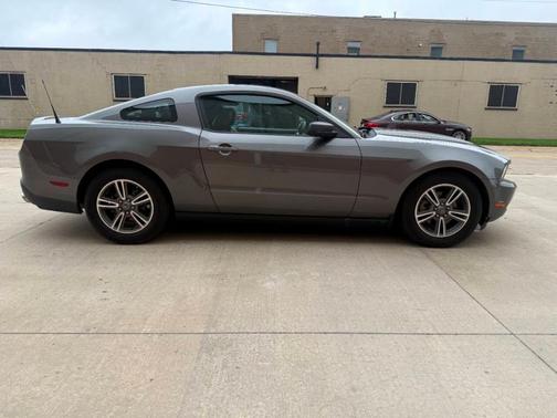 Gray 2011 Ford Mustang PRIMIUM