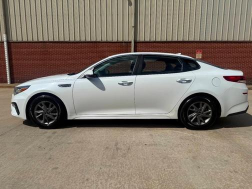 White 2019 Kia Optima LX