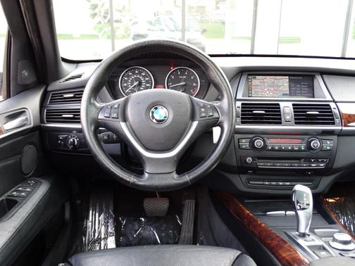 Photo 4 of 32 of 2008 BMW X5 4.8i