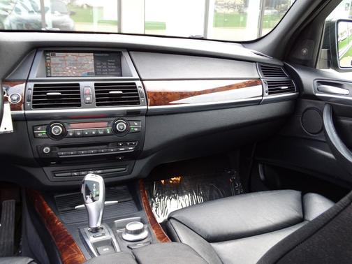 Photo 5 of 32 of 2008 BMW X5 4.8i