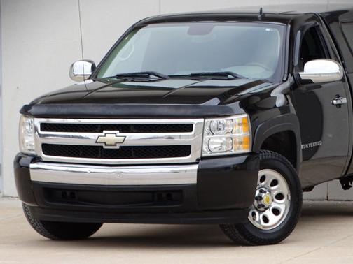 Photo 2 of 33 of 2008 Chevrolet Silverado 1500 Work Truck