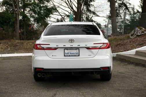 Ice 2025 Toyota Camry SE