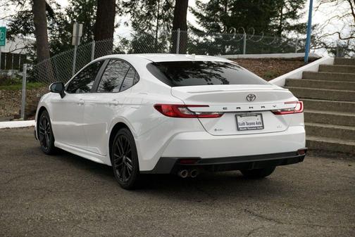 Ice 2025 Toyota Camry SE