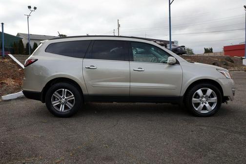 Champagne Silver 2017 Chevrolet Traverse 1LT