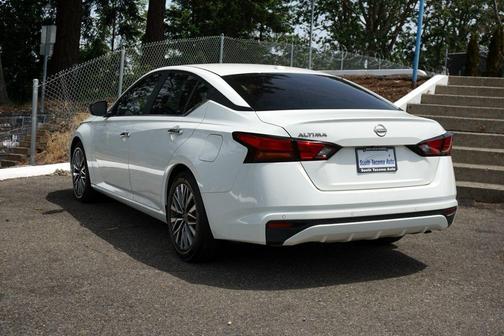 Glacier White 2025 Nissan Altima SV
