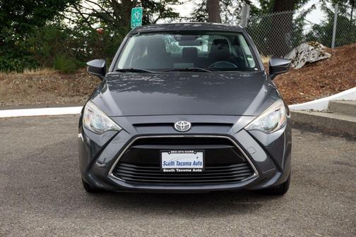 Graphite 2018 Toyota Yaris iA Base