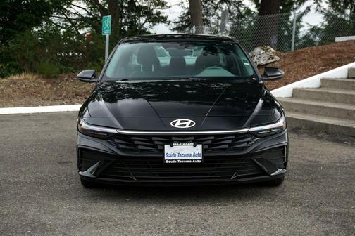 Black 2024 Hyundai ELANTRA SEL