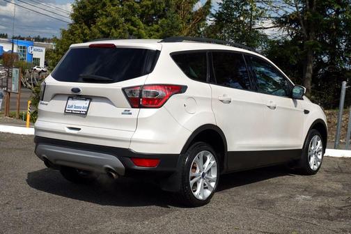 White Platinum Tri-Coat Metallic 2017 Ford Escape SE