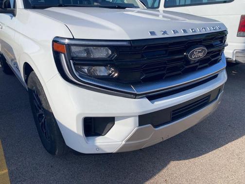 Oxford White 2025 Ford Expedition Max Platinum