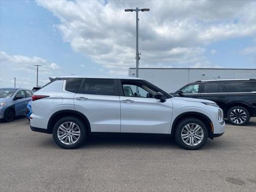 2024 Mitsubishi Outlander ES