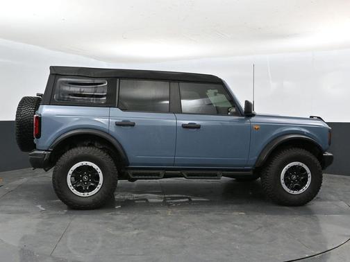 Azure Gray Metallic Tri-Coat 2023 Ford Bronco