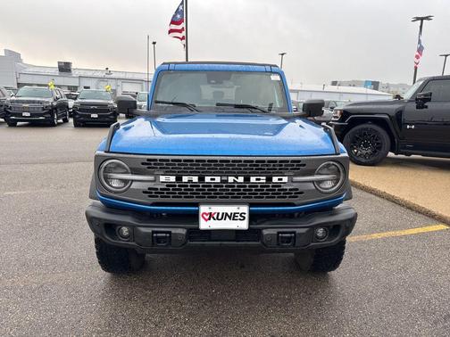 Velocity Blue Metallic 2023 Ford Bronco Badlands