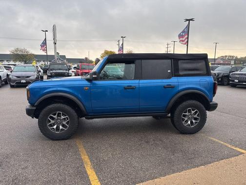Velocity Blue Metallic 2023 Ford Bronco Badlands