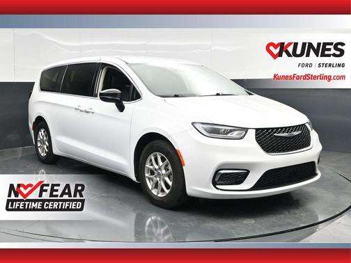 Bright White Clearcoat 2024 Chrysler Pacifica Touring L