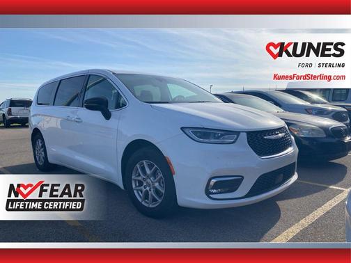 Bright White Clearcoat 2024 Chrysler Pacifica Touring L