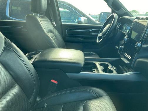Diamond Black Crystal Pearlcoat 2022 RAM 1500 Big Horn/Lone Star