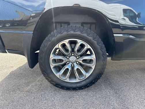 Diamond Black Crystal Pearlcoat 2019 RAM 1500 Rebel